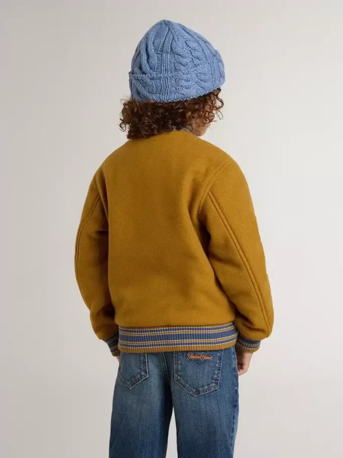 Cazadora bomber infantil de lana en color amarillo ocre con parche Cazadora bomber infantil de lana en color amarillo ocre con parche