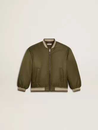 Cazadora bomber infantil de nailon verde militar con letras en la espalda Cazadora bomber infantil de nailon verde militar con letras en la espalda