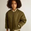 Cazadora bomber infantil de nailon verde militar con letras en la espalda Cazadora bomber infantil de nailon verde militar con letras en la espalda