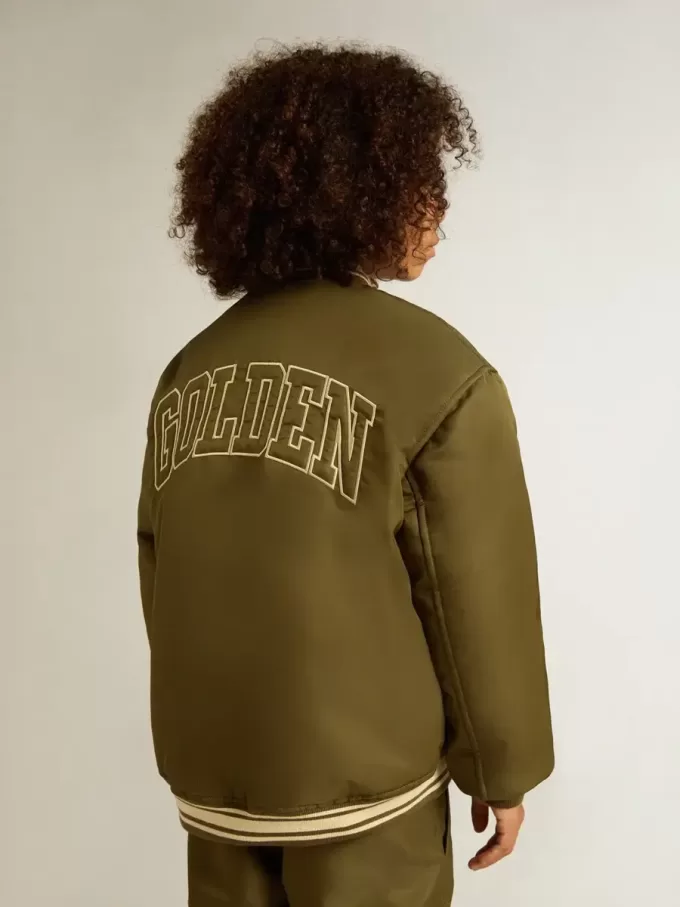 Cazadora bomber infantil de nailon verde militar con letras en la espalda Cazadora bomber infantil de nailon verde militar con letras en la espalda