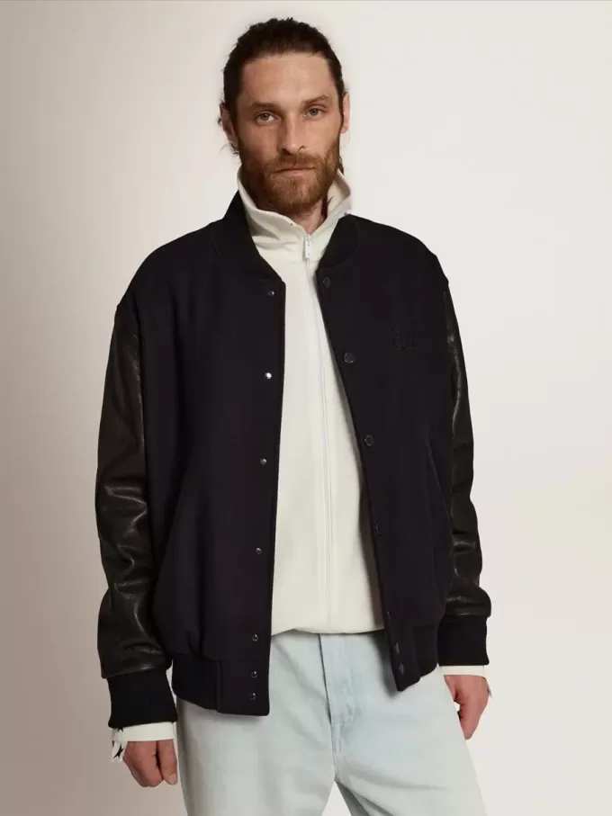 Cazadora bomber para hombre en lana azul oscuro con mangas de cuero Cazadora bomber para hombre en lana azul oscuro con mangas de cuero