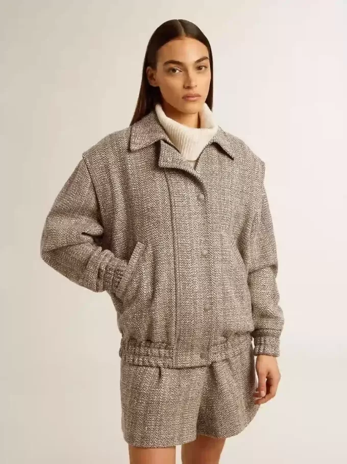 Cazadora bomber para mujer en lana marrón crudo con diseño en espiga Cazadora bomber para mujer en lana marrón crudo con diseño en espiga