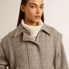 Cazadora bomber para mujer en lana marrón crudo con diseño en espiga Cazadora bomber para mujer en lana marrón crudo con diseño en espiga