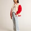 Cazadora bomber para niño en algodón beige y rojo con bordado en el pecho