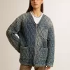 Chaqueta acolchada azul para mujer en denim de algodón con acabado desgastado Chaqueta acolchada azul para mujer en denim de algodón con acabado desgastado