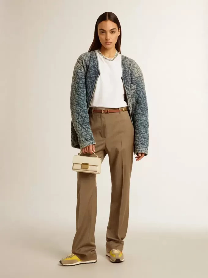 Chaqueta acolchada azul para mujer en denim de algodón con acabado desgastado Chaqueta acolchada azul para mujer en denim de algodón con acabado desgastado