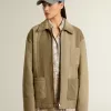 Chaqueta acolchada unisex en tonos caqui Chaqueta acolchada unisex en tonos caqui