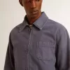 Chaqueta azul para hombre en algodón denim con tratamiento desgastado Chaqueta azul para hombre en algodón denim con tratamiento desgastado