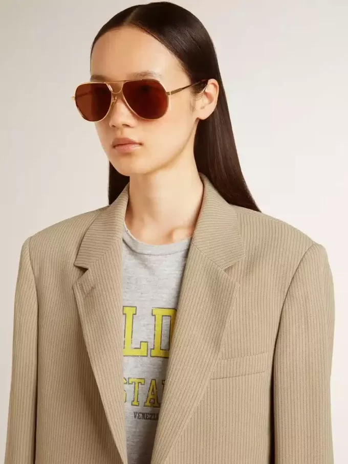 Chaqueta beige de rayas finas para mujer, de corte oversize y botonadura sencilla Chaqueta beige de rayas finas para mujer, de corte oversize y botonadura sencilla