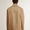 Chaqueta beige para hombre con bordado floral y cremallera completa
