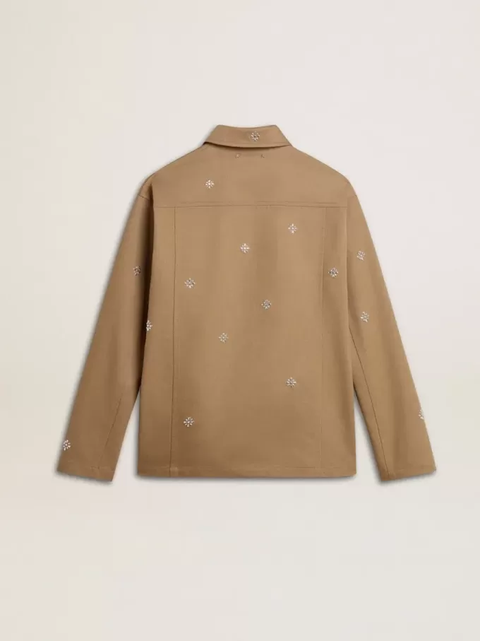 Chaqueta beige para hombre con bordado floral y cremallera completa
