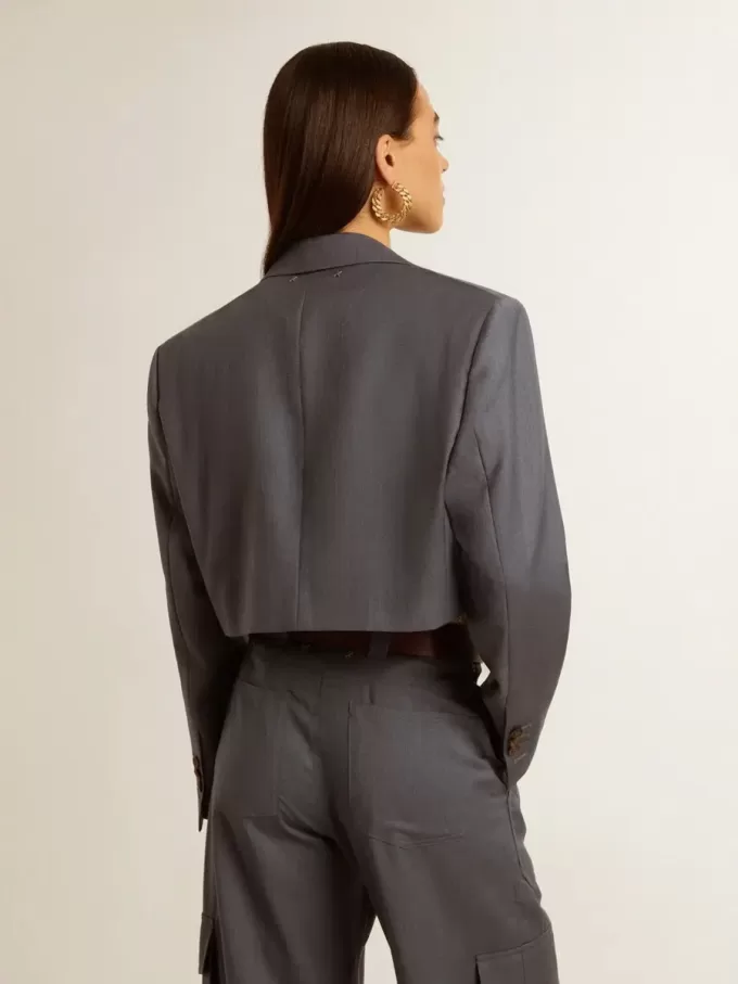 Chaqueta corta de mujer de lana azul claro con botonadura sencilla Chaqueta corta de mujer de lana azul claro con botonadura sencilla