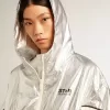 Chaqueta cortavientos para mujer en tejido técnico plateado y negro