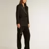 Chaqueta de esmoquin para mujer en gabardina de lana negra. Chaqueta de esmoquin para mujer en gabardina de lana negra.