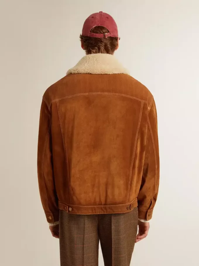 Chaqueta de hombre en piel serrada color tabaco con cuello de borreguillo Chaqueta de hombre en piel serrada color tabaco con cuello de borreguillo
