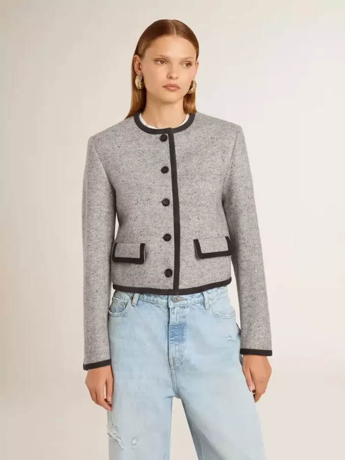 Chaqueta de lana y seda gris para mujer con ribete de ante negro Chaqueta de lana y seda gris para mujer con ribete de ante negro