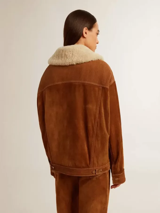 Chaqueta de mujer en piel serrada color tabaco con cuello de borreguillo Chaqueta de mujer en piel serrada color tabaco con cuello de borreguillo