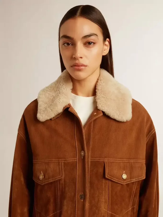 Chaqueta de mujer en piel serrada color tabaco con cuello de borreguillo Chaqueta de mujer en piel serrada color tabaco con cuello de borreguillo