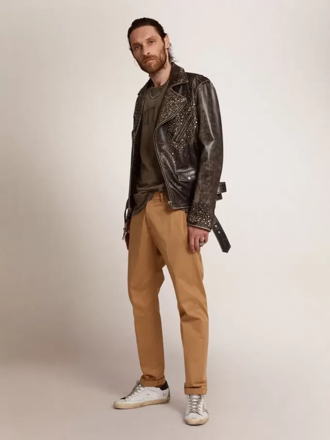 Chaqueta motera de cuero para hombre con tachuelas martilladas y cinta adhesiva Chaqueta motera de cuero para hombre con tachuelas martilladas y cinta adhesiva