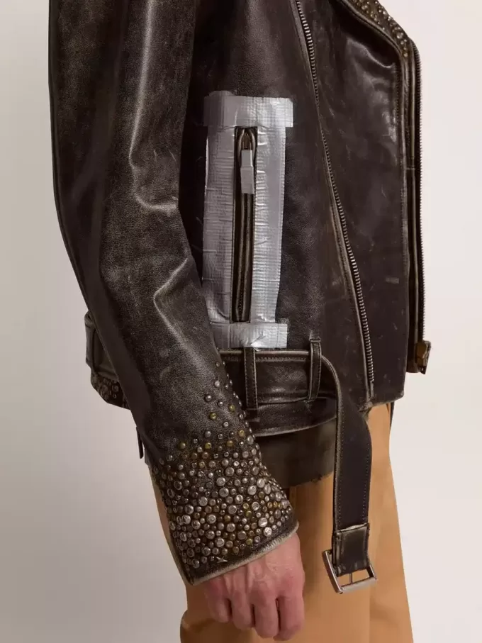Chaqueta motera de cuero para hombre con tachuelas martilladas y cinta adhesiva Chaqueta motera de cuero para hombre con tachuelas martilladas y cinta adhesiva