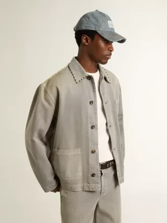 Chaqueta vaquera gris para hombre con tachuelas Chaqueta vaquera gris para hombre con tachuelas