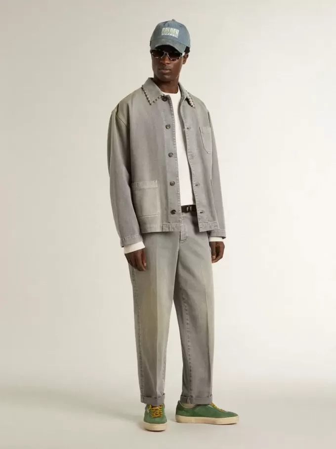 Chaqueta vaquera gris para hombre con tachuelas Chaqueta vaquera gris para hombre con tachuelas
