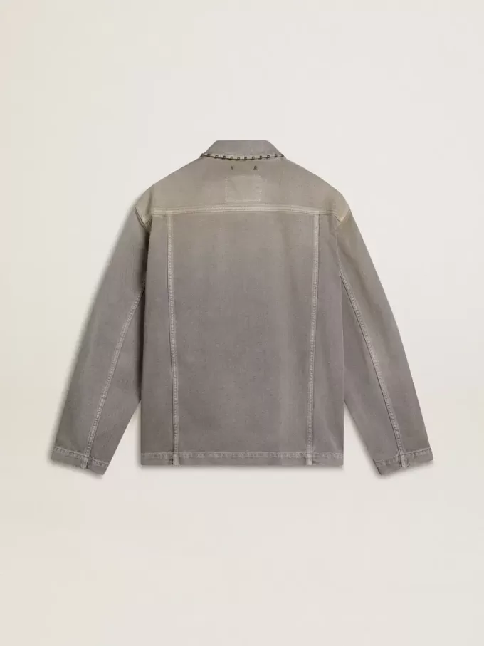Chaqueta vaquera gris para hombre con tachuelas Chaqueta vaquera gris para hombre con tachuelas
