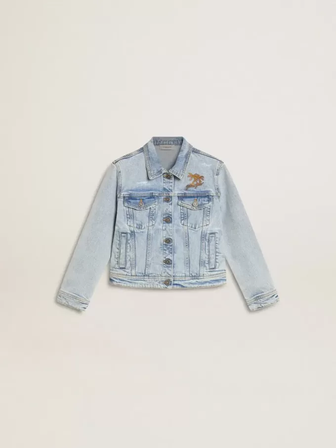Chaqueta vaquera ligera con bordados