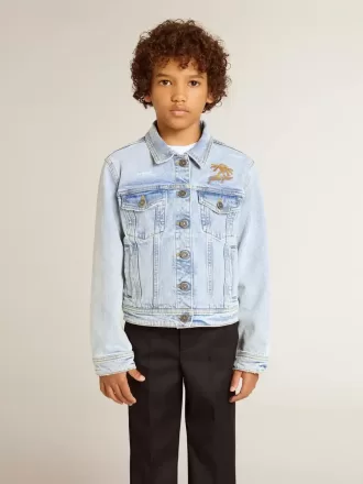 Chaqueta vaquera ligera con bordados