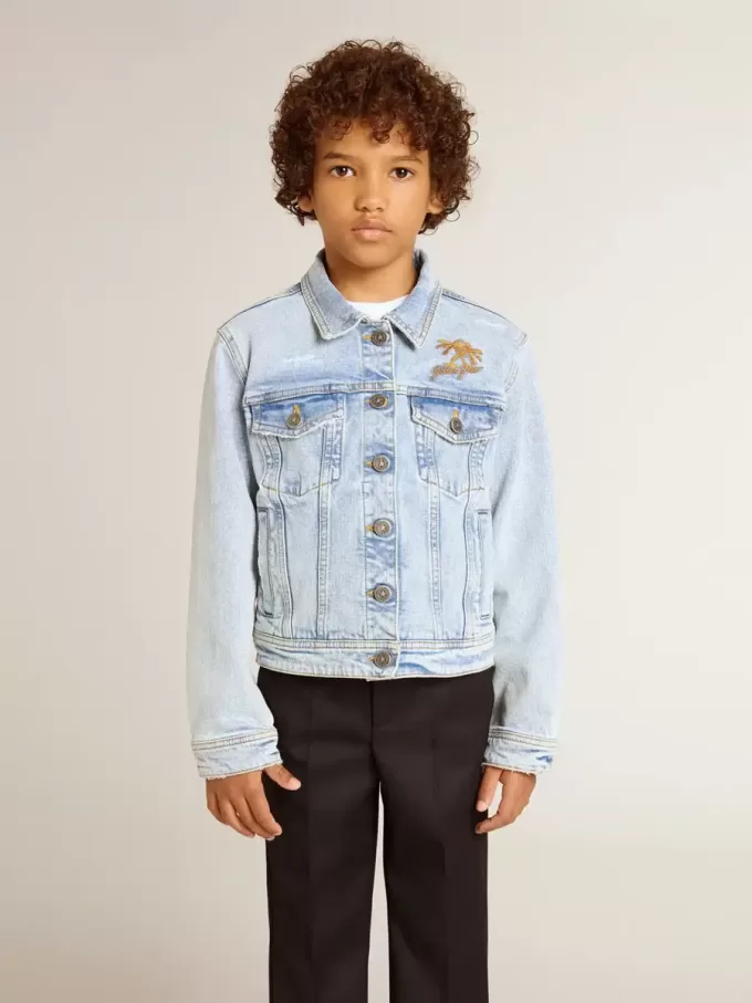 Chaqueta vaquera ligera con bordados