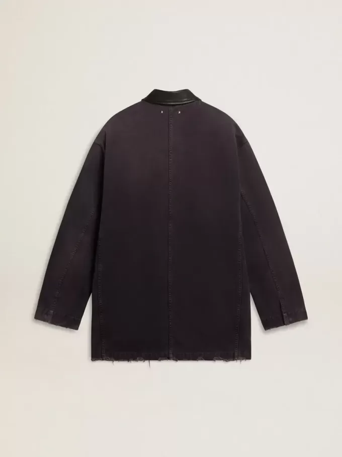 Chaqueta vaquera para hombre con detalles desgastados y cuello de cuero Chaqueta vaquera para hombre con detalles desgastados y cuello de cuero