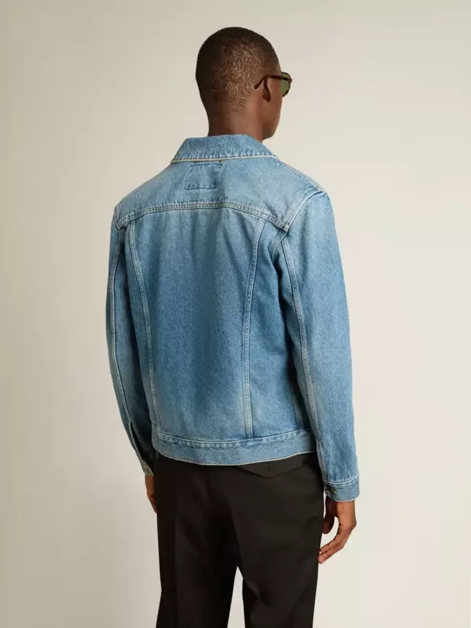 Chaqueta vaquera para hombre con lavado medio Chaqueta vaquera para hombre con lavado medio