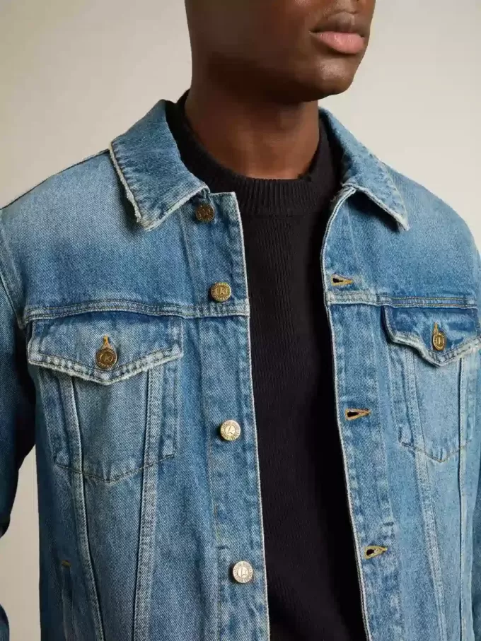 Chaqueta vaquera para hombre con lavado medio Chaqueta vaquera para hombre con lavado medio
