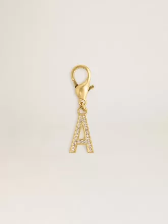 Charm con la letra A en latón dorado con cristales