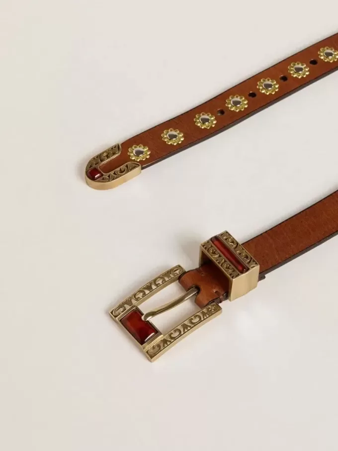 Cinturón de cuero marrón con tachuelas florales doradas e inserciones de ámbar Cinturón de cuero marrón con tachuelas florales doradas e inserciones de ámbar