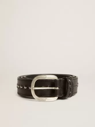 Cinturón de cuero negro con tachuelas