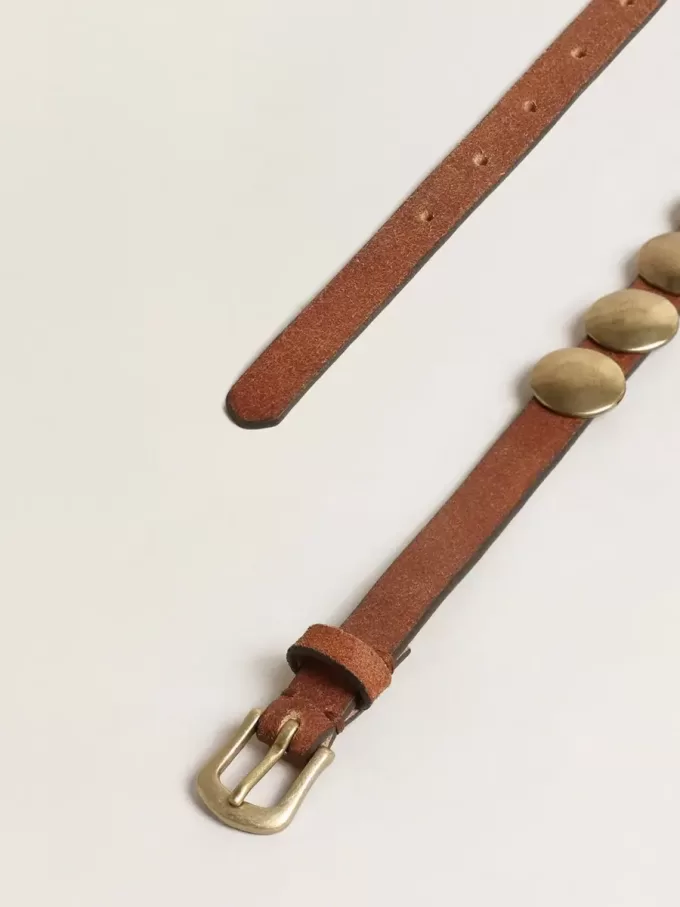 Cinturón Trinidad en piel envejecida de color tostado con tachuelas maxi doradas Cinturón Trinidad en piel envejecida de color tostado con tachuelas maxi doradas