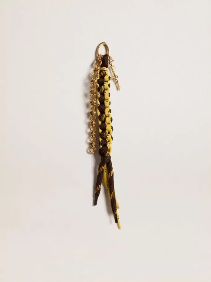 Colgante con cordones de senderismo anudados amarillos y marrones con cadena Colgante con cordones de senderismo anudados amarillos y marrones con cadena