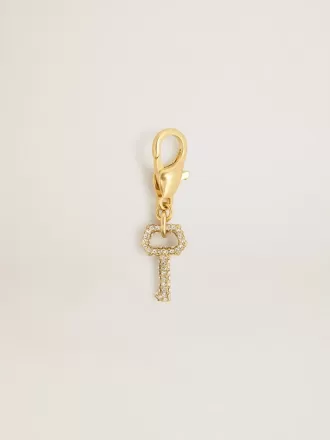 Colgante con forma de llave en latón dorado con cristales