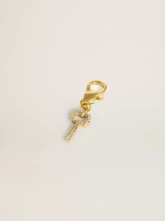 Colgante con forma de llave en latón dorado con cristales
