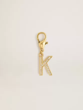 Colgante con la letra K en latón dorado con cristales