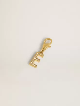 Colgante con letra E en latón dorado con cristales