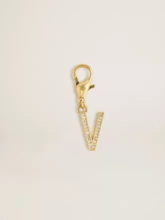 Colgante con letra V en latón dorado con cristales