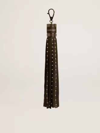 Colgante de piel napa negra con tachuelas y detalles metálicos