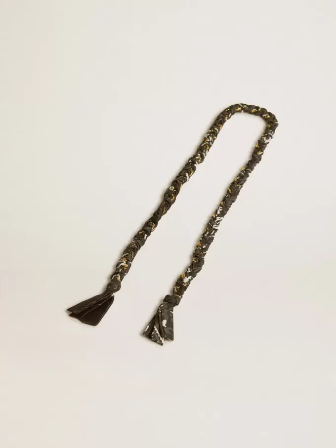 Colgante de tejido trenzado negro con cadena de latón Colgante de tejido trenzado negro con cadena de latón