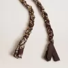 Colgante de tela trenzada burdeos con cadena de latón Colgante de tela trenzada burdeos con cadena de latón