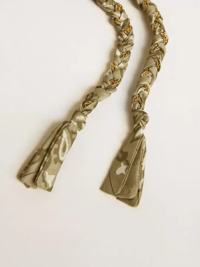 Colgante de tela trenzada gris paloma con cadena de latón Colgante de tela trenzada gris paloma con cadena de latón