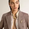 Collar bolo tie Jewelmates en cuero negro con detalles metálicos en oro antiguo Collar bolo tie Jewelmates en cuero negro con detalles metálicos en oro antiguo