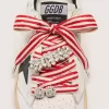 Cordones «Playful» de rayas rojas y beige con dos charms aplicados Cordones «Playful» de rayas rojas y beige con dos charms aplicados