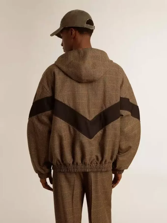 Cortavientos en beige y negro con estampado de pata de gallo Cortavientos en beige y negro con estampado de pata de gallo